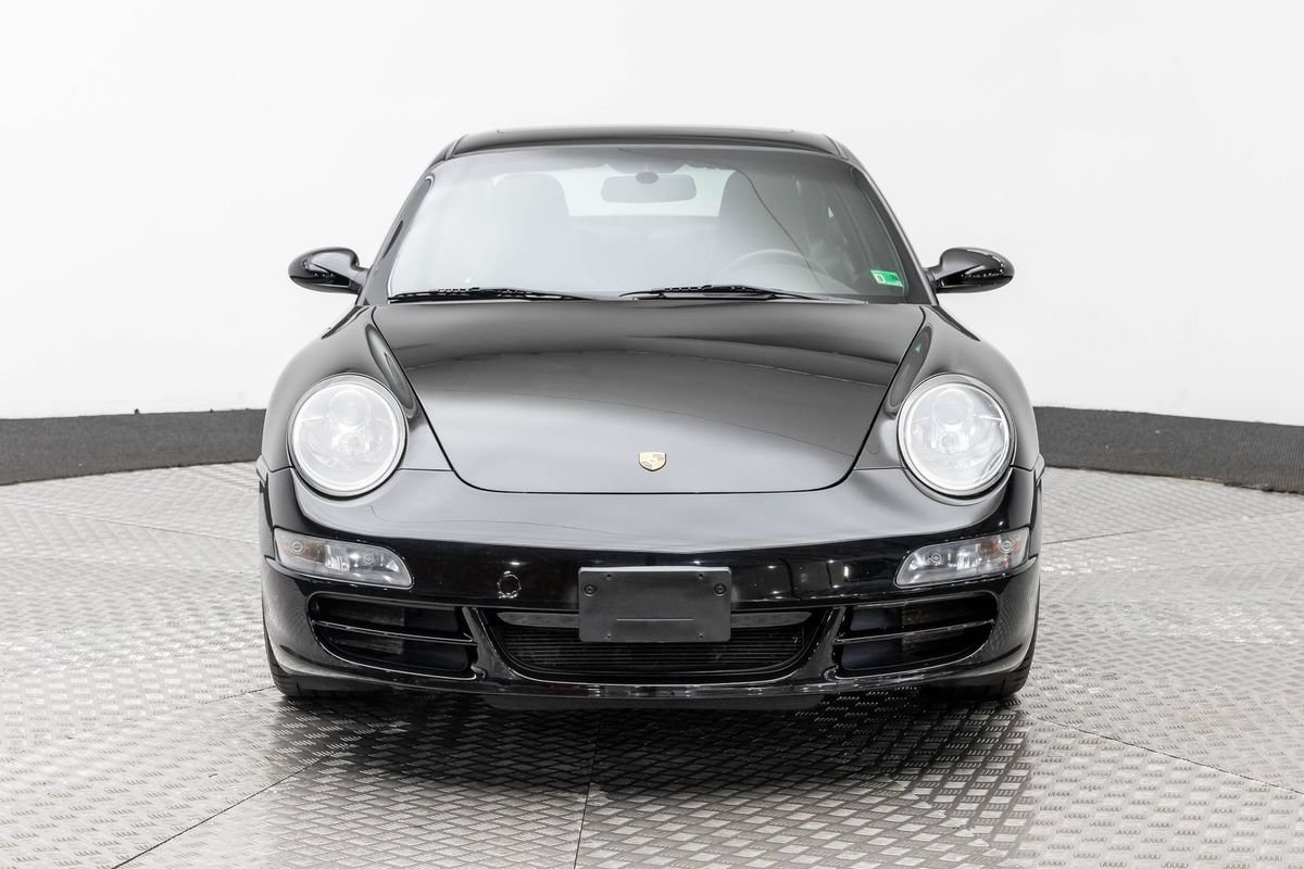 Used 2005 Porsche 911 Carrera RWD image 3