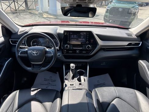 Used 2022 Toyota Highlander XLE image 18