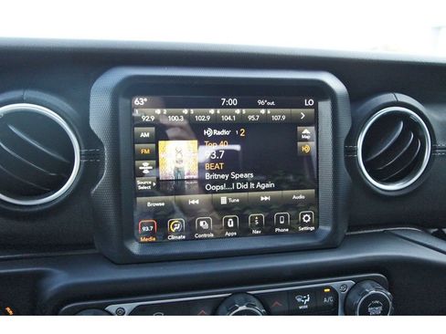 Used 2021 Jeep Gladiator Overland w/ Popular Equipment Package AWD/4WD image 25