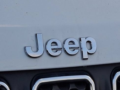Used 2024 Jeep Compass Latitude AWD/4WD image 7