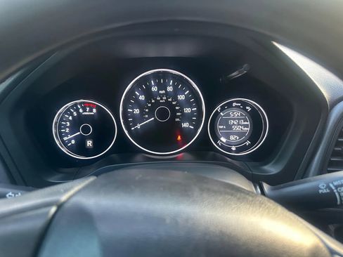 Used 2018 Honda HR-V LX image 2