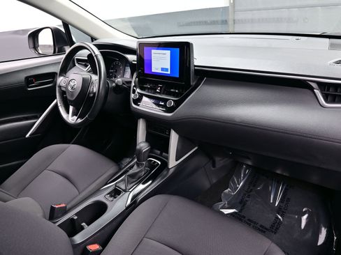 Used 2024 Toyota Corolla Cross LE image 14
