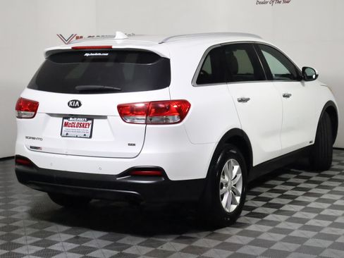 Used 2017 Kia Sorento AWD w/ LX Convenience Package image 5