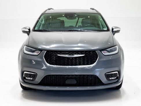 Used 2021 Chrysler Pacifica Limited w/ Premium & Safety Sphere Group AWD/4WD image 4