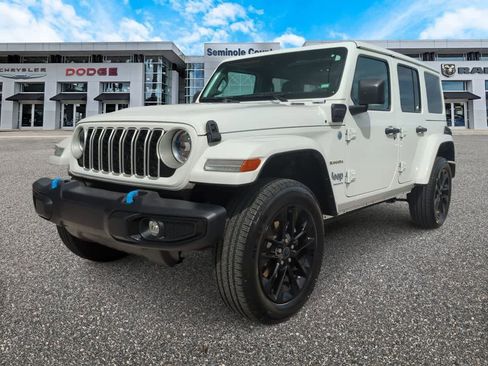 Used 2024 Jeep Wrangler Unlimited Sahara AWD/4WD image 4
