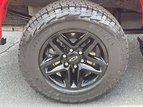 Used 2023 Chevrolet Silverado 1500 LT Trail Boss w/ LPO, Dark Essentials Package AWD/4WD image 7