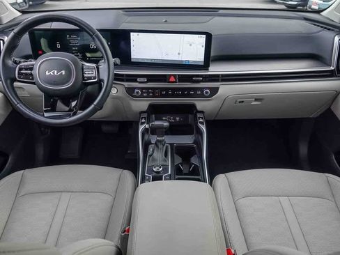 Certified 2024 Kia Sorento EX image 11