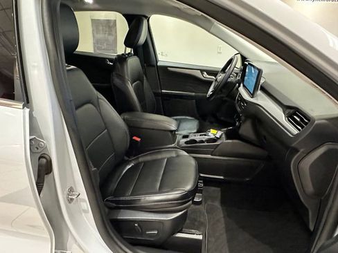 Used 2025 Ford Escape Platinum image 7