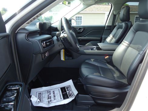 Used 2026 Lincoln Aviator AWD w/ Jet Appearance Package image 17