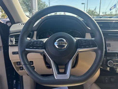 Used 2017 Nissan Rogue SL w/ SL Premium Package FWD image 26