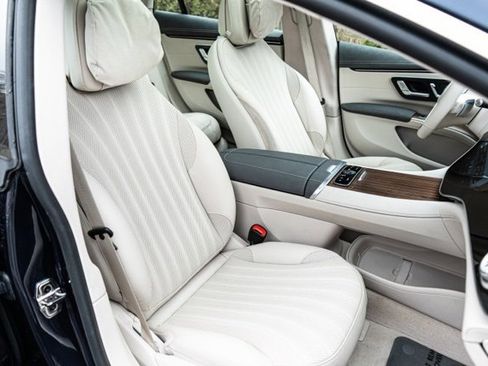 Used 2022 Mercedes-Benz EQS 580 580 image 42