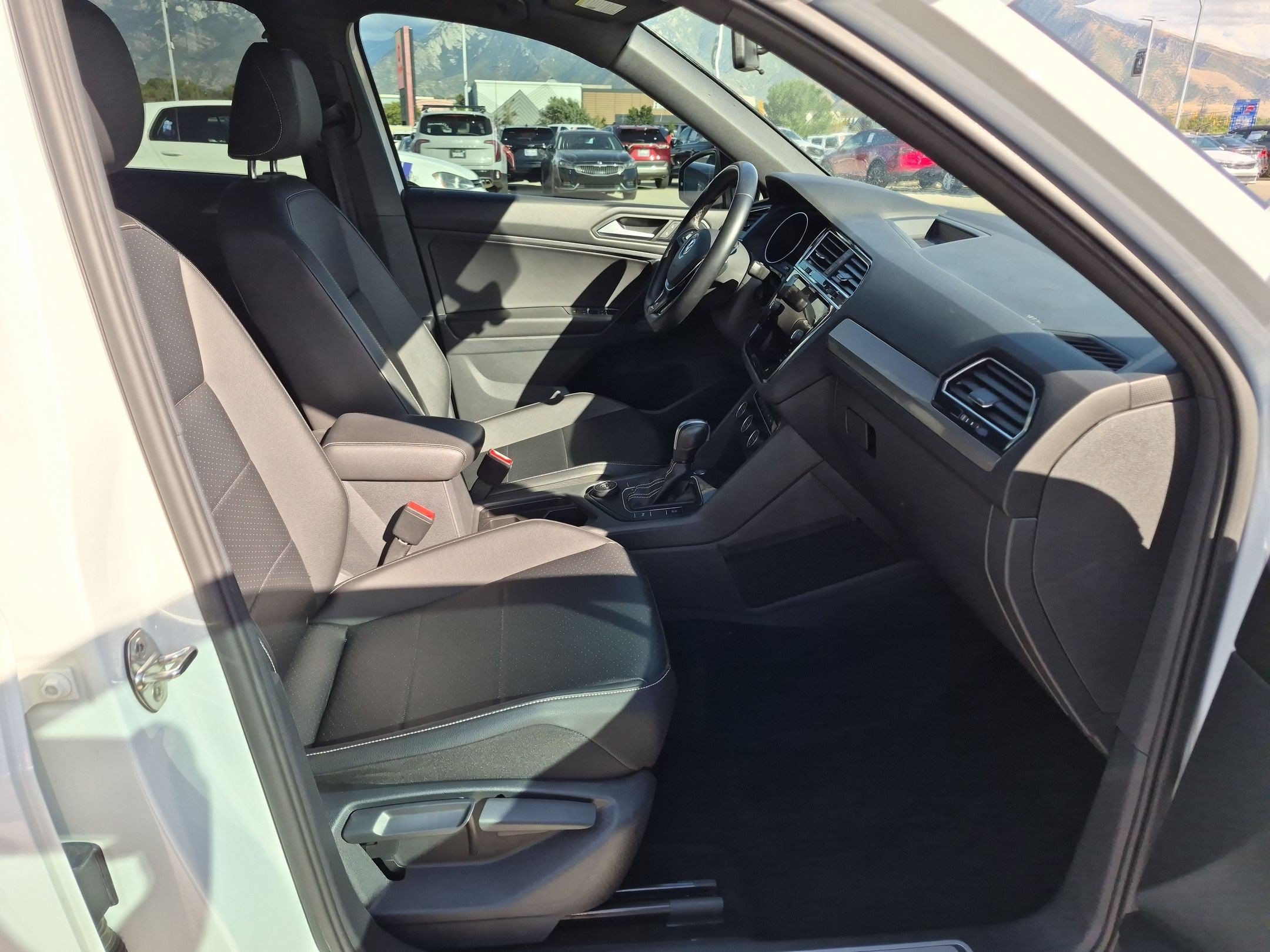 Used 2021 Volkswagen Tiguan SE R-Line AWD/4WD image 30