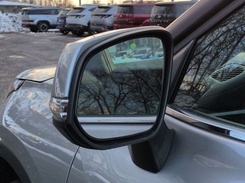 Certified 2022 Toyota Highlander XLE image 11