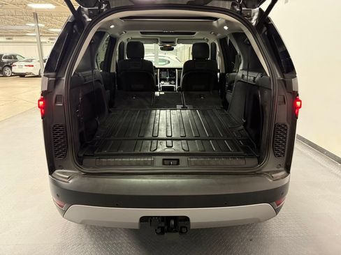 Used 2023 Land Rover Discovery S AWD/4WD image 26