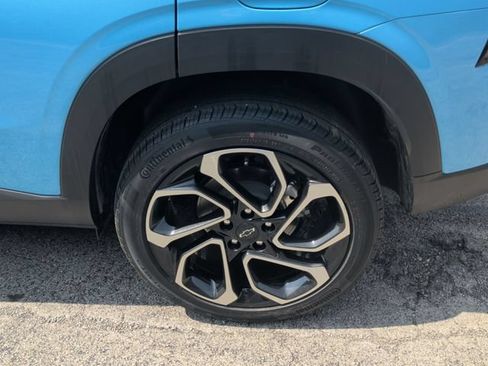 Used 2025 Chevrolet Trax RS FWD image 35