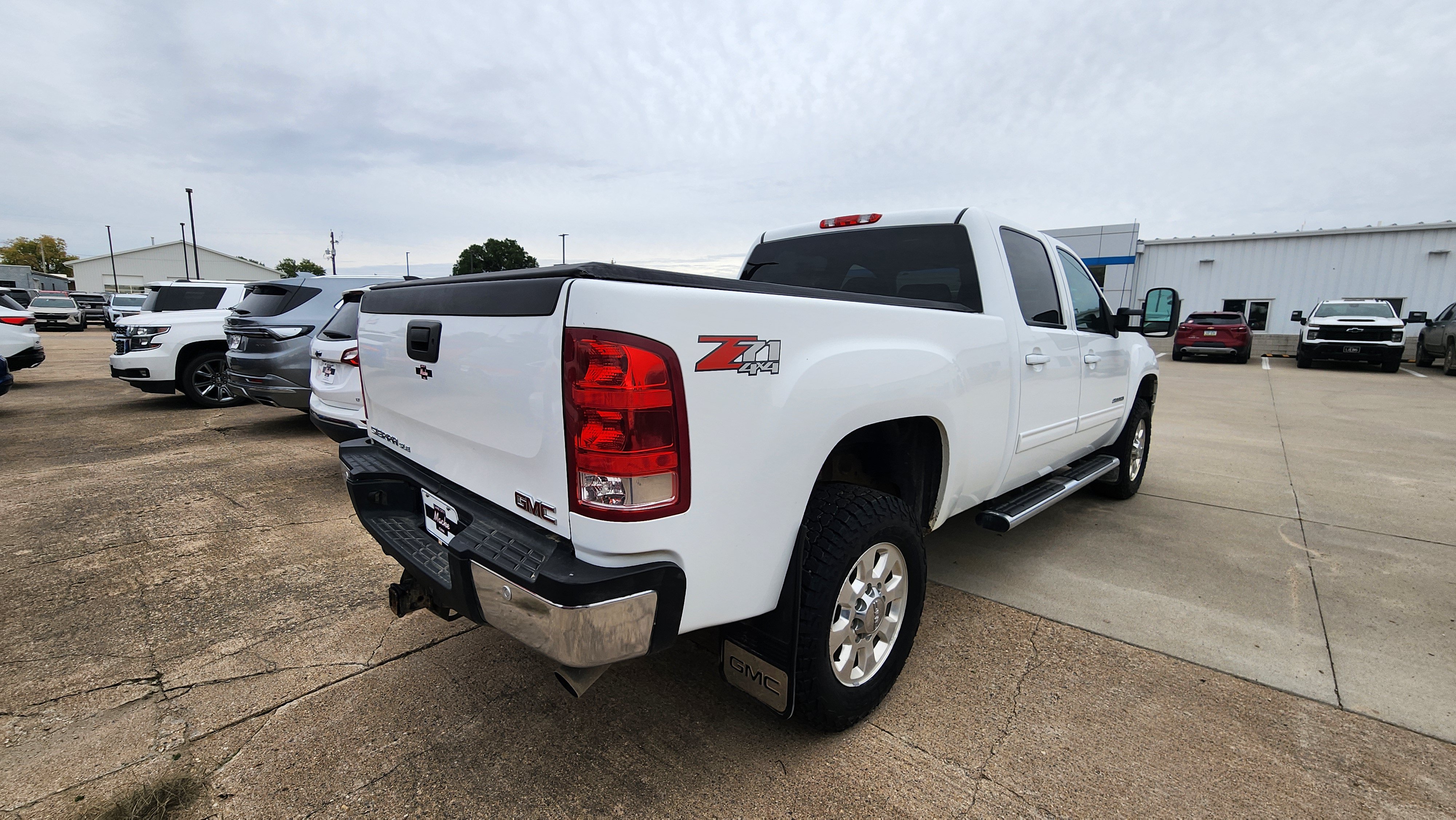Used 2013 GMC Sierra 2500 SLE w/ SLE Preferred Package AWD/4WD image 5