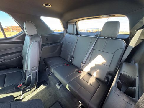 Used 2023 Chevrolet Traverse RS image 14