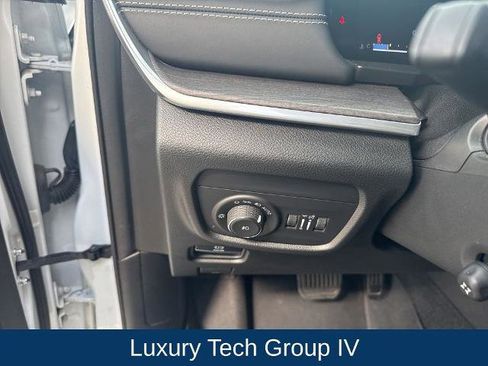 Used 2022 Jeep Grand Cherokee L Overland w/ Luxury Tech Group IV RWD image 24