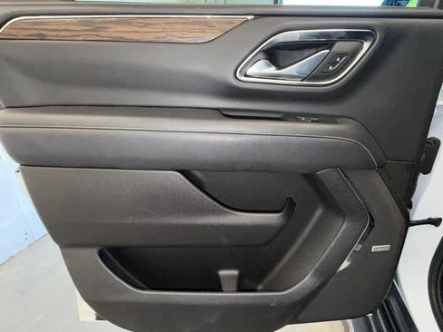 Used 2023 Chevrolet Suburban Premier image 23