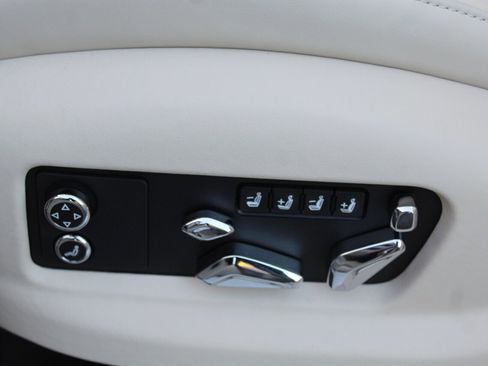 Used 2021 Bentley Flying Spur W12 image 24