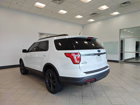 Used 2019 Ford Explorer XLT w/ Equipment Group 202A AWD/4WD image 5