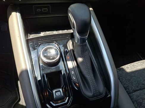 Used 2024 Chevrolet Colorado ZR2 w/ Safety Package AWD/4WD image 14