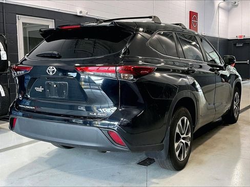 Used 2023 Toyota Highlander XLE image 4