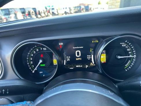 Used 2022 Jeep Wrangler Unlimited Rubicon 4xe AWD/4WD image 15