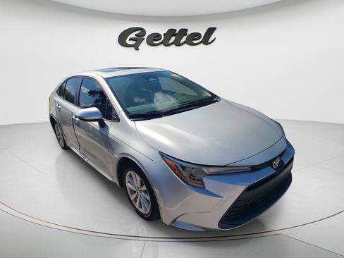 Used 2023 Toyota Corolla LE w/ LE Premium Package FWD image 4