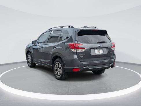 Used 2023 Subaru Forester Premium AWD/4WD image 5