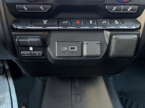 Used 2023 Chevrolet Silverado 2500 LT image 10
