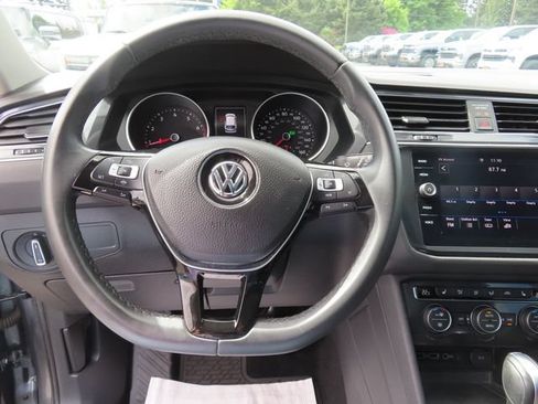 Used 2020 Volkswagen Tiguan SE w/ Panoramic Sunroof Package AWD/4WD image 16