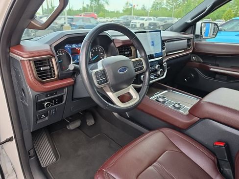 Used 2024 Ford Expedition Limited AWD/4WD image 7