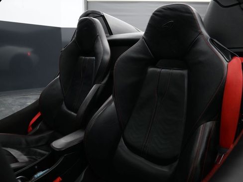 Used 2019 McLaren 570S Spider image 3