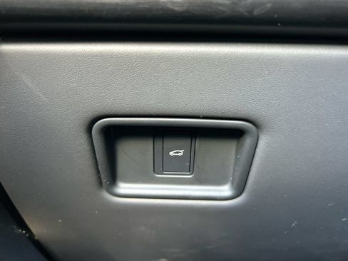 Used 2024 Land Rover Range Rover SV AWD/4WD image 18