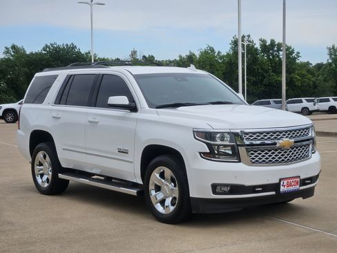 Used 2019 Chevrolet Tahoe LT w/ LT Signature Package RWD image 3