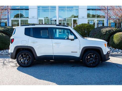 Used 2018 Jeep Renegade Latitude w/ Popular Equipment Group image 1