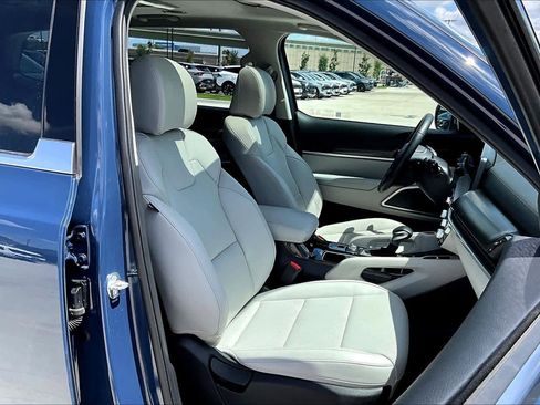 Used 2025 Kia Telluride S image 9