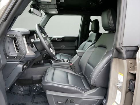 Used 2025 Ford Bronco Outer Banks w/ Sasquatch Package AWD/4WD image 17