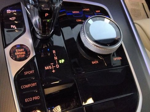 Used 2022 BMW X5 xDrive40i w/ Executive Package image 16