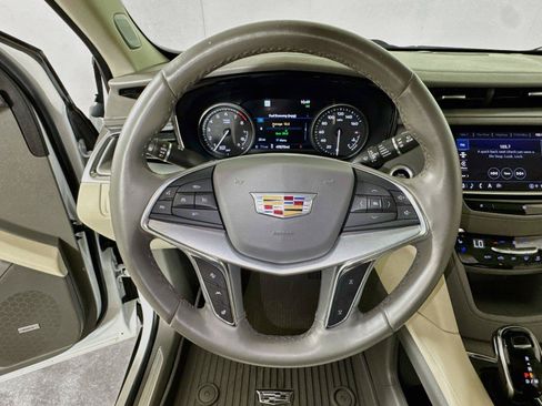 Used 2021 Cadillac XT5 Premium Luxury FWD image 9