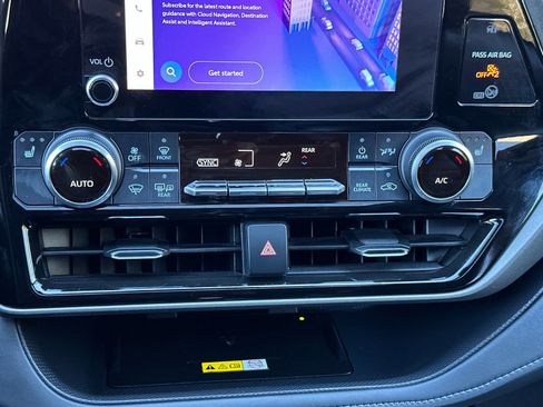 Used 2023 Toyota Highlander XLE image 24