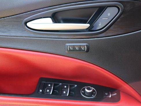 Used 2018 Alfa Romeo Stelvio AWD image 31