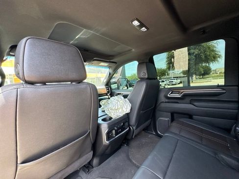 Used 2024 Chevrolet Silverado 3500 High Country w/ High Country Premium Package AWD/4WD image 5