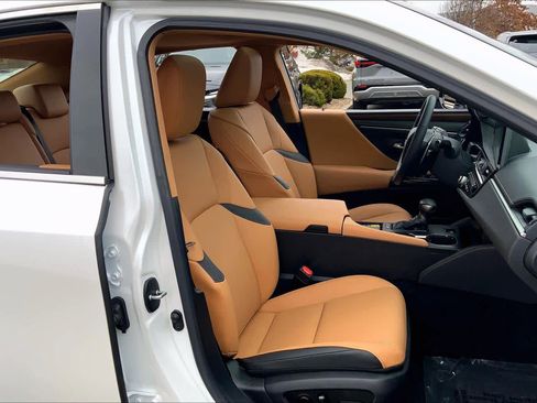 Certified 2025 Lexus ES 300h ES 300h w/ Premium Package image 9