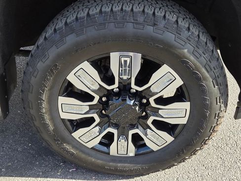 Used 2025 GMC Sierra 2500 Denali w/ Denali Reserve Package AWD/4WD image 9