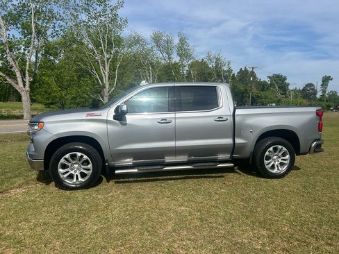 Used 2024 Chevrolet Silverado 1500 LTZ AWD/4WD image 9
