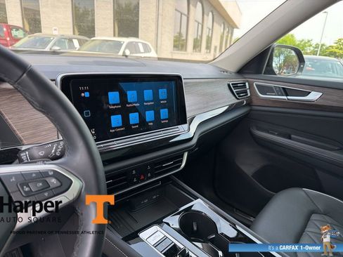 Used 2025 Volkswagen Atlas SEL Premium R-Line image 17