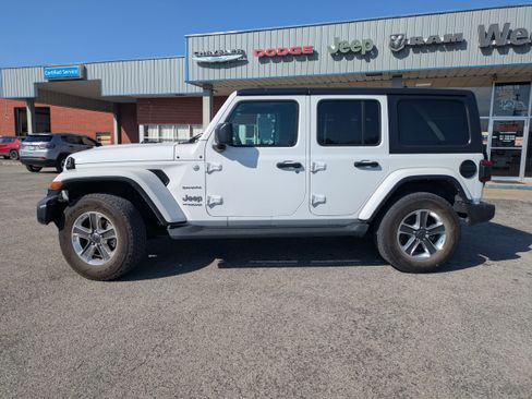 Used 2021 Jeep Wrangler Unlimited Sahara image 3