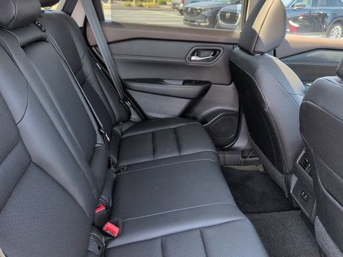 Used 2023 Nissan Rogue SV w/ SV Premium B Package FWD image 11